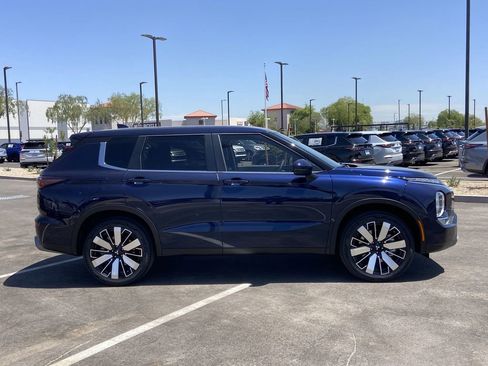 New 2026 Mitsubishi Outlander SE FWD image 2