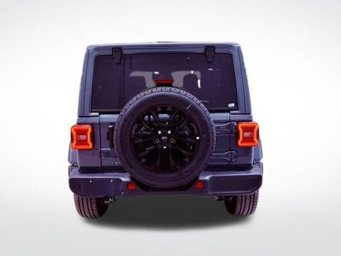 Used 2025 Jeep Wrangler Unlimited Sahara w/ Safety Group image 5