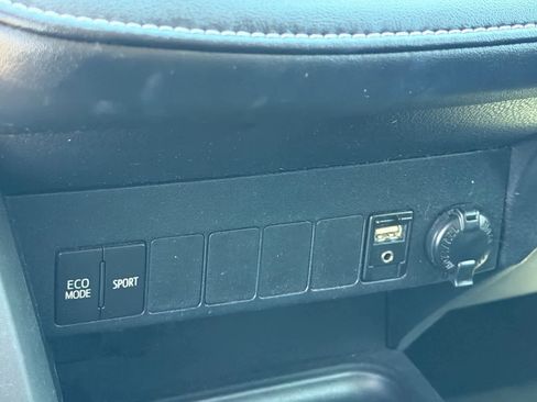 Used 2018 Toyota RAV4 XLE image 28