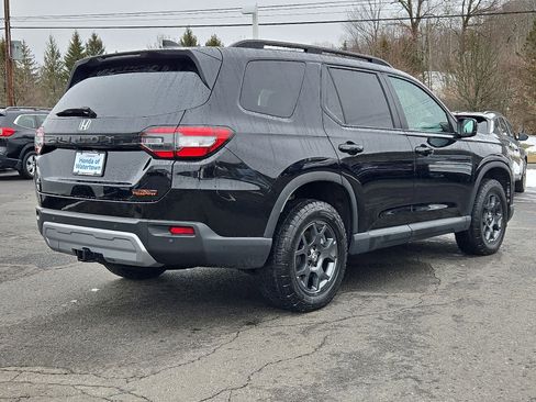 Certified 2025 Honda Pilot TrailSport image 5