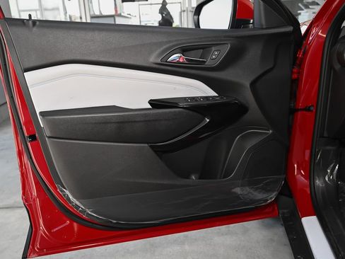 New 2026 Chevrolet Trax LT w/ LPO, Blackout Package image 16