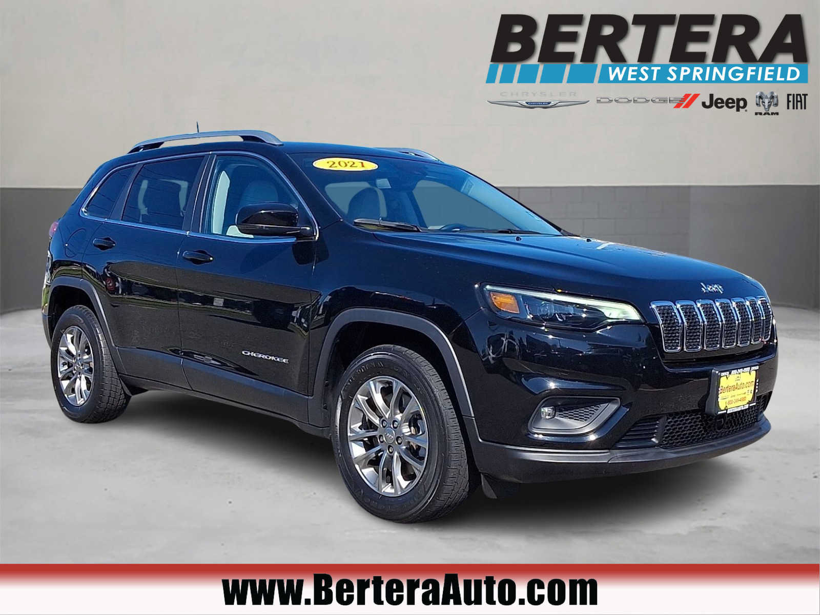 Used 2021 Jeep Cherokee Latitude Plus AWD/4WD image 1