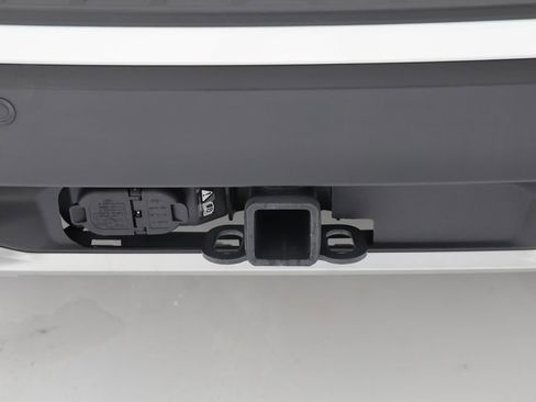 Used 2024 Ford Explorer XLT w/ Equipment Group 202A image 11