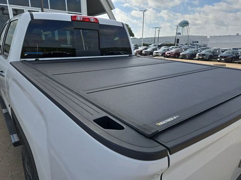 Used 2018 GMC Sierra 1500 SLT w/ Texas SLT Premium Package AWD/4WD image 15