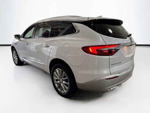Used 2020 Buick Enclave Essence image 8