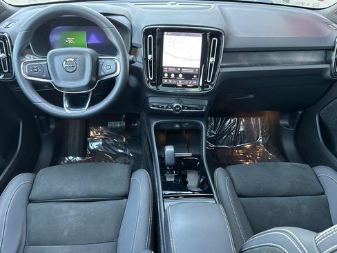 Used 2023 Volvo XC40 Recharge Ultimate AWD/4WD image 14