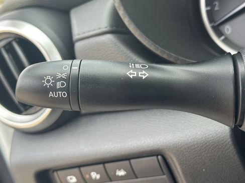 Used 2025 Nissan Versa S w/ Trunk Package image 12