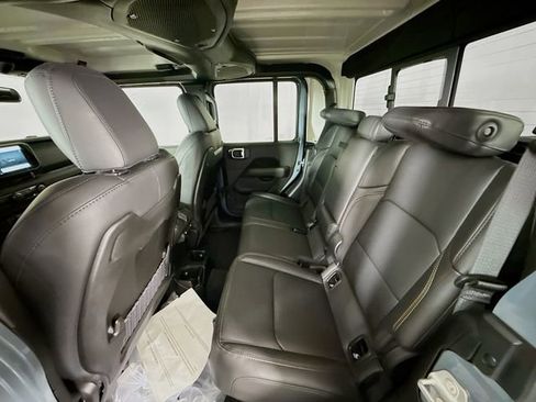 New 2025 Jeep Gladiator Sport image 23