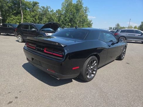 Used 2022 Dodge Challenger R/T Scat Pack RWD image 5