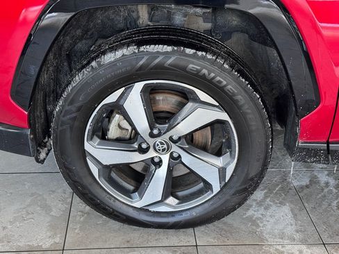 Used 2021 Toyota RAV4 SE image 4