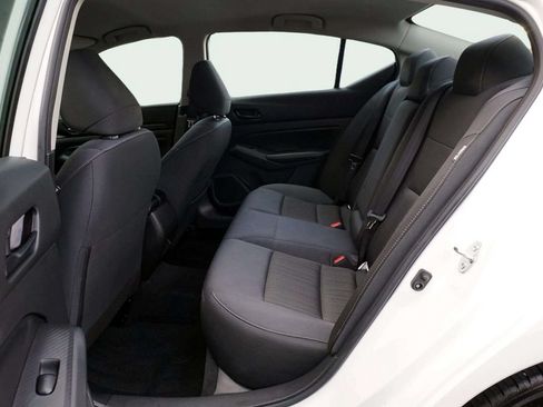 Used 2025 Nissan Altima 2.5 SV FWD image 18