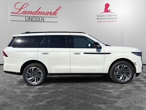 Certified 2026 Lincoln Navigator Reserve w/ Jet Appearance Package AWD/4WD image 6
