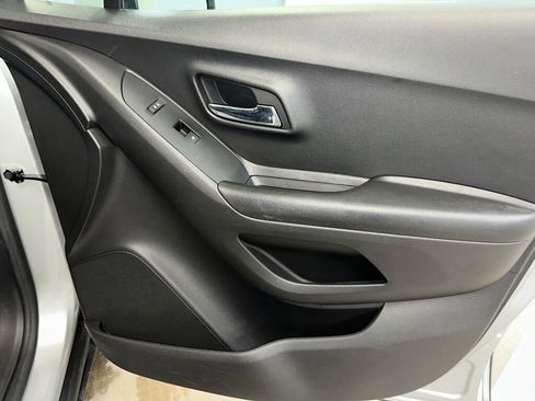 Certified 2022 Chevrolet Trax LT w/ Driver Confidence Package image 27