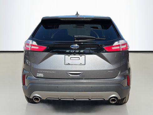 Used 2023 Ford Edge Titanium image 4