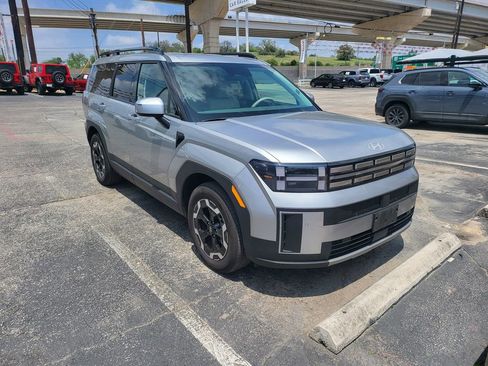 Used 2025 Hyundai Santa Fe SEL FWD image 2