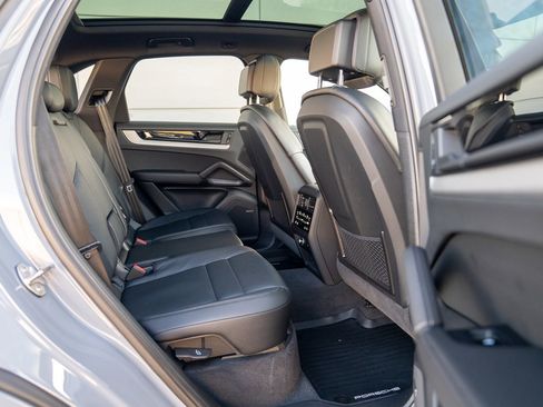 Used 2025 Porsche Cayenne image 23