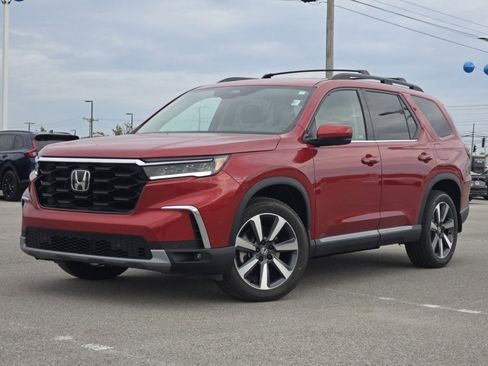 New 2025 Honda Pilot Touring image 2