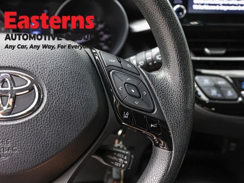 Used 2022 Toyota C-HR Limited FWD image 16