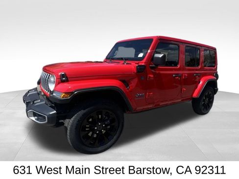 Used 2025 Jeep Wrangler Unlimited Sahara w/ Safety Group AWD/4WD image 8