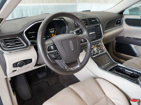 Used 2018 Lincoln Continental Select w/ Continental Climate Package FWD image 11