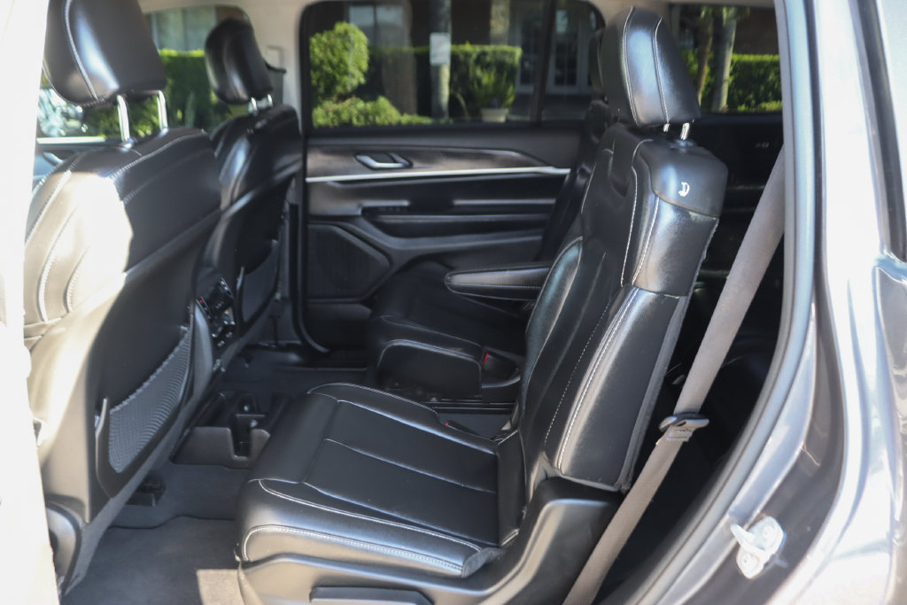 Used 2023 Jeep Grand Cherokee L Limited AWD/4WD image 36