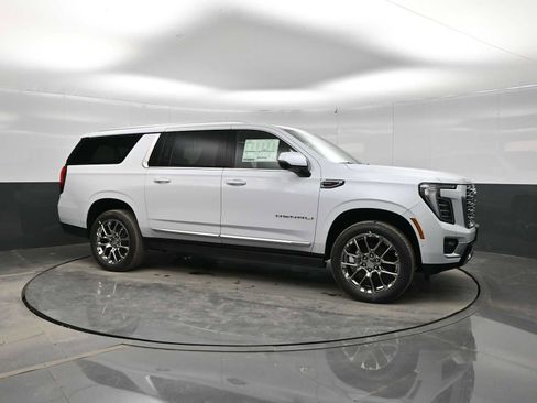 New 2026 GMC Yukon XL Denali w/ Denali Reserve Package AWD/4WD image 11