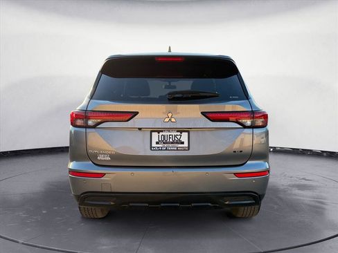 Used 2023 Mitsubishi Outlander SE Black Edition image 5