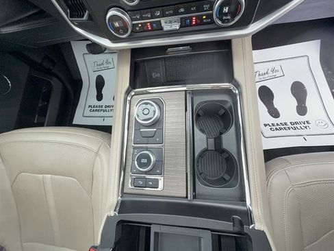 Used 2024 Ford Expedition Limited image 17