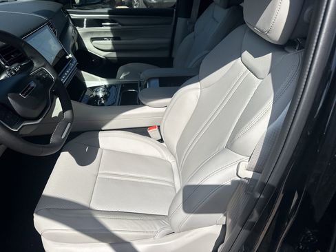 New 2026 Jeep Grand Wagoneer Limited AWD/4WD image 16