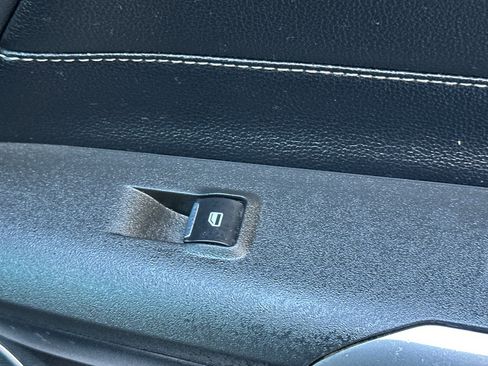 Used 2016 Ford Mustang Coupe RWD image 21