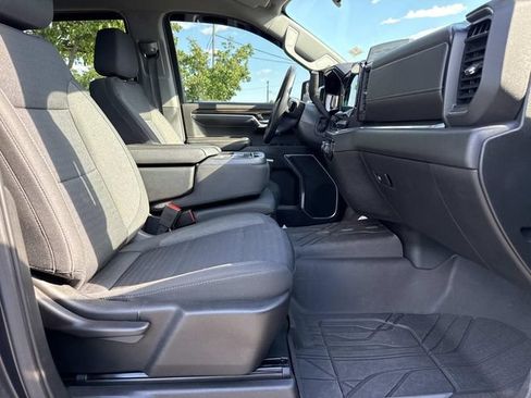Used 2022 Chevrolet Silverado 1500 LT AWD/4WD image 9