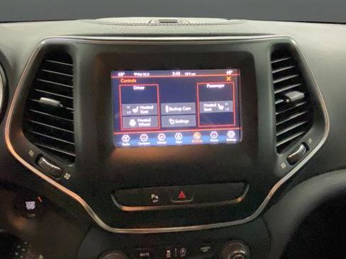 Used 2020 Jeep Cherokee Latitude Plus AWD/4WD image 16