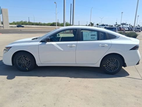 New 2026 Nissan Sentra SV w/ SV Convenience Package FWD image 4