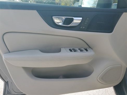 Used 2020 Volvo S60 T6 Inscription image 25