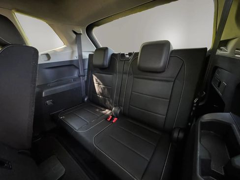 Used 2021 Volkswagen Tiguan SEL AWD/4WD image 16