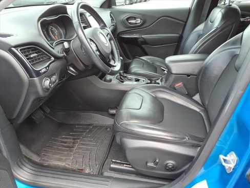 Used 2020 Jeep Cherokee Latitude Plus w/ Cold Weather Group AWD/4WD image 8