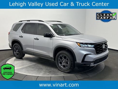 Certified 2025 Honda Pilot TrailSport image 1