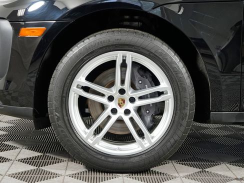 Certified 2023 Porsche Macan AWD/4WD image 13