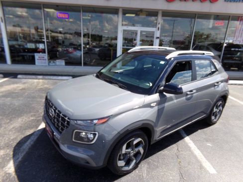 Used 2023 Hyundai Venue Limited FWD image 55