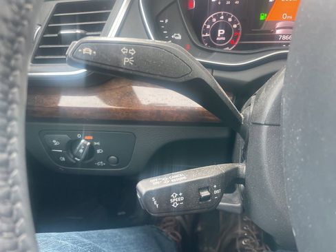 Used 2020 Audi Q5 e Premium Plus w/ Premium Plus Package image 24