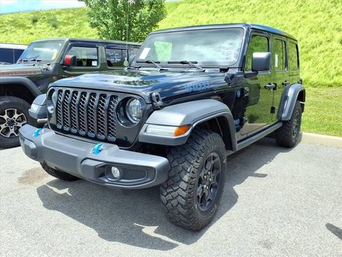 Used 2023 Jeep Wrangler Unlimited w/ Sun & Screen Package AWD/4WD image 11