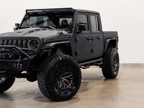 Used 2025 Jeep Gladiator Sport AWD/4WD image 23