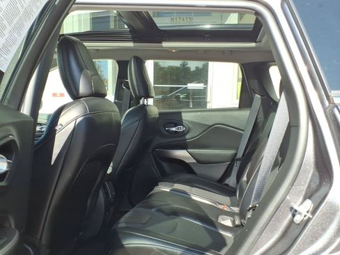 Used 2022 Jeep Cherokee Limited AWD/4WD image 10