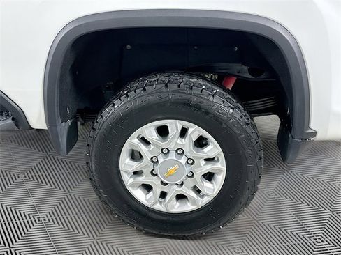 Used 2024 Chevrolet Silverado 2500 LT image 28