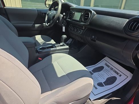 Certified 2019 Toyota Tacoma SR w/ SR Convenience Package AWD/4WD image 17