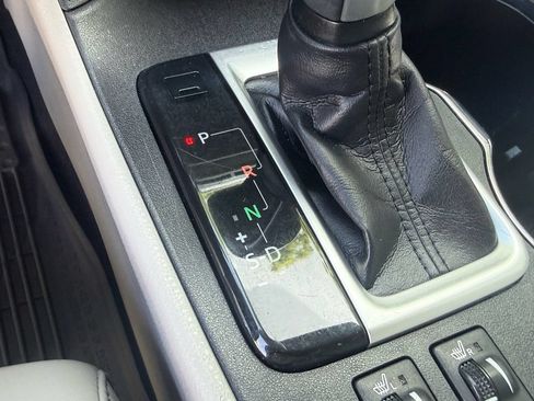 Used 2019 Toyota Highlander XLE FWD image 26