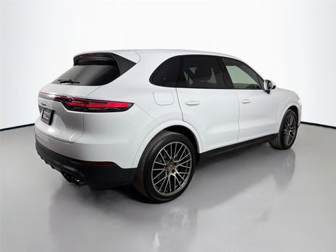 Certified 2023 Porsche Cayenne Platinum Edition AWD/4WD image 7