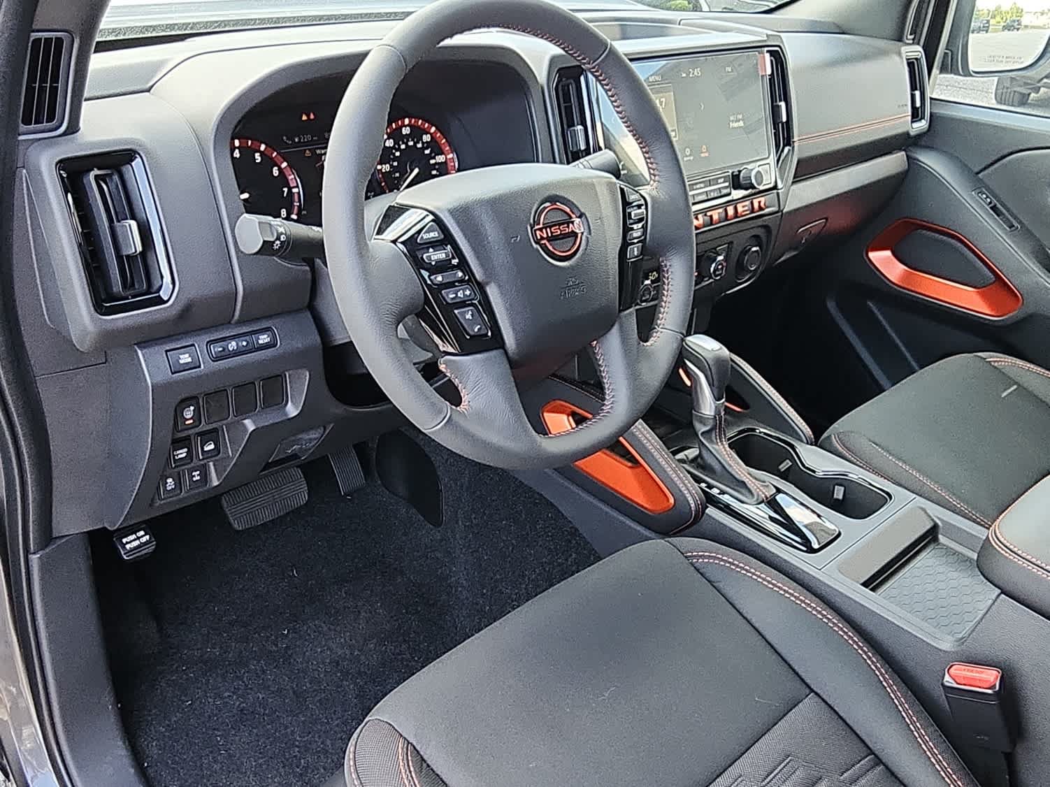 Used 2025 Nissan Frontier PRO-4X AWD/4WD image 11