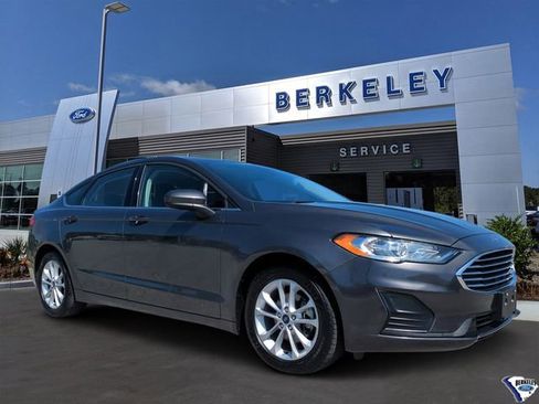 Used 2020 Ford Fusion SE image 1