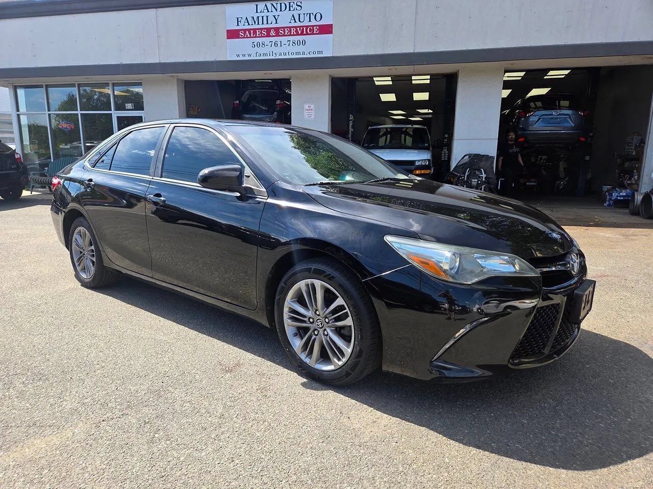 Used 2015 Toyota Camry SE FWD image 33